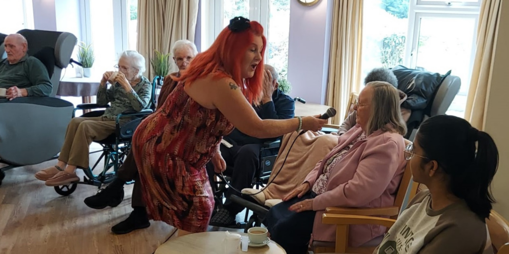 Miss Ruby Red singing