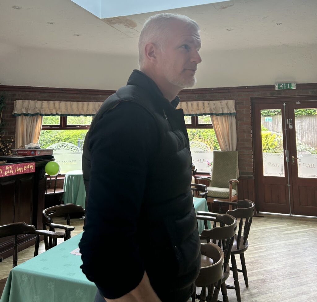 MP Al Carns in the Forget me Not pub at Neville Williams House